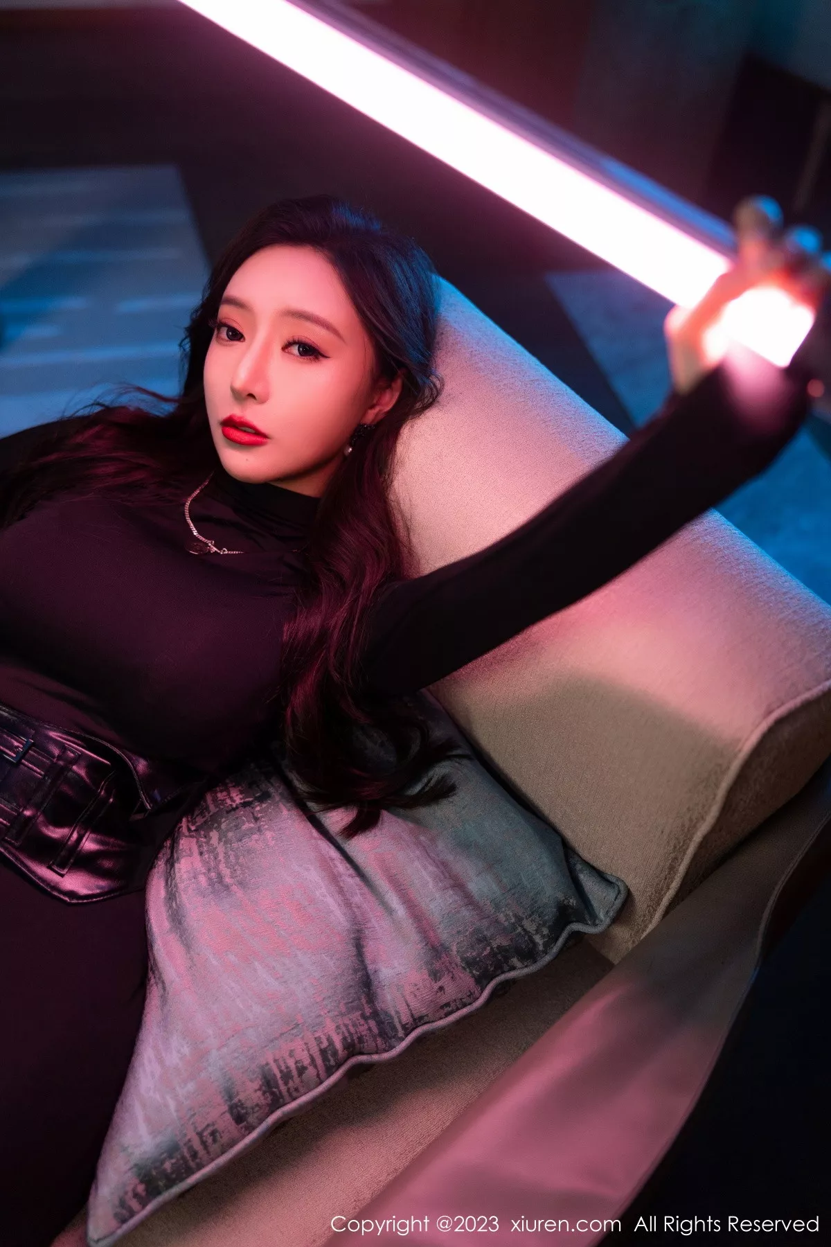 秀人集.com_[XiuRen秀人网]No.6099_女神王馨瑶yanni黑色紧身服饰露暗红色蕾丝内衣完美诱惑写真77P