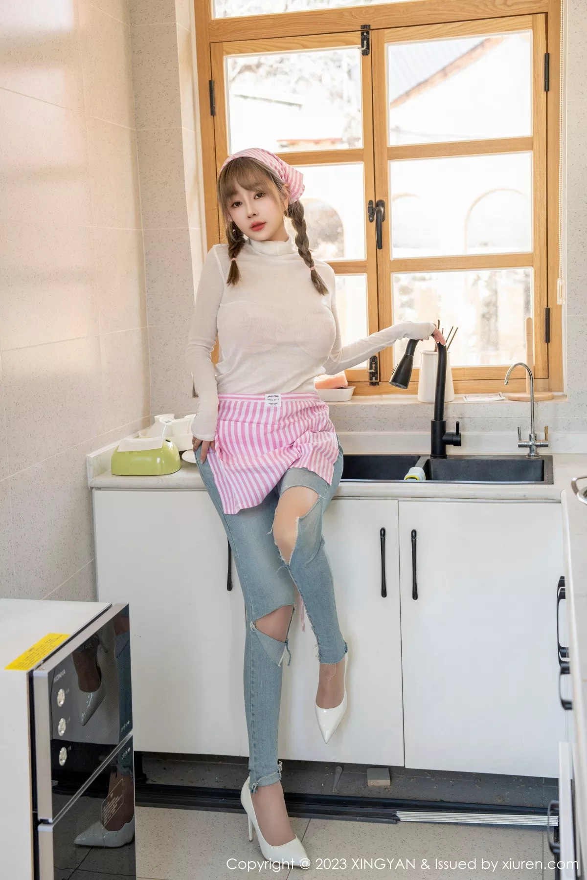 秀人集.com_[XINGYAN星颜社]VOL.165_女神王雨纯私房半脱露性感粉色内衣配开档肉丝秀翘臀诱惑写真78P