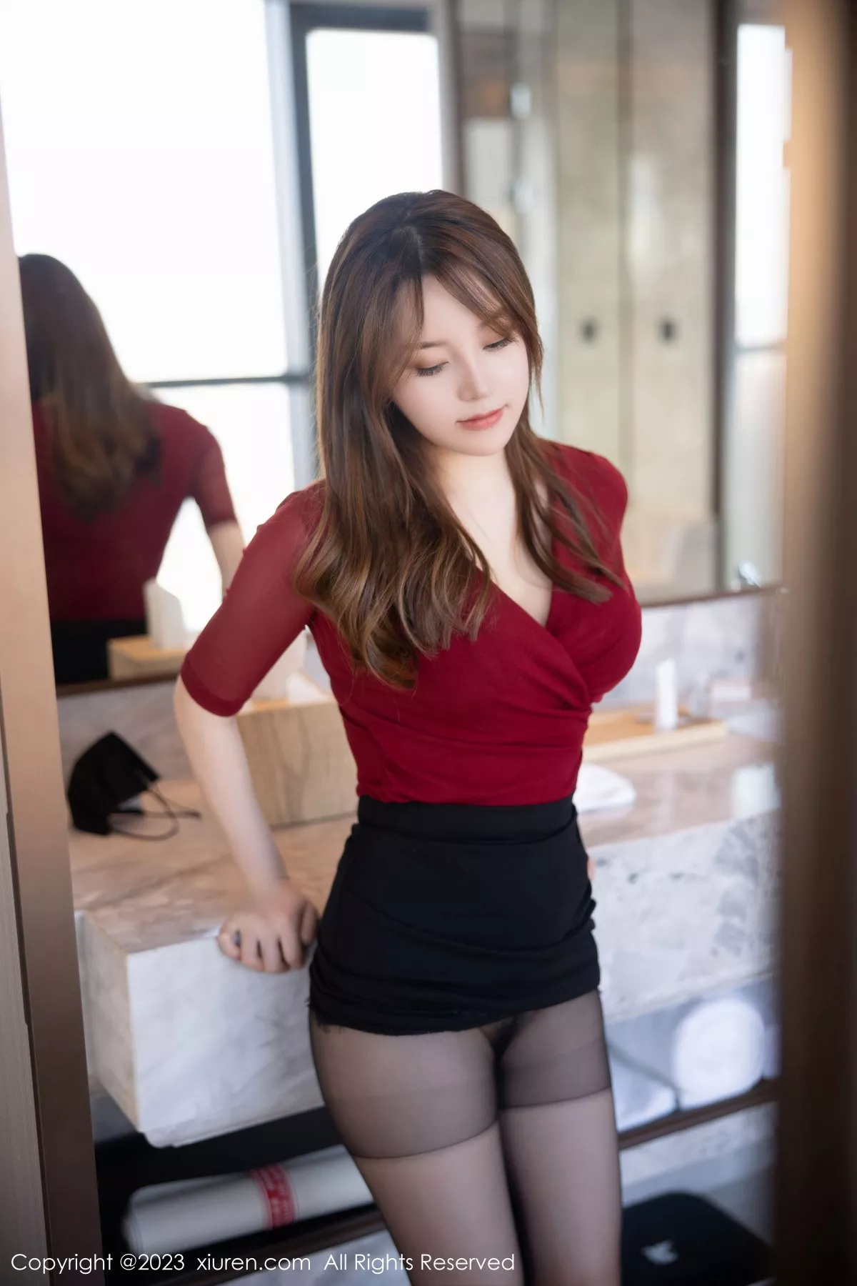 秀人集.com_[XiuRen秀人网]No.6096_模特豆瓣酱性感红色服饰配黑短裙露黑色蕾丝内衣丰满诱惑写真96P