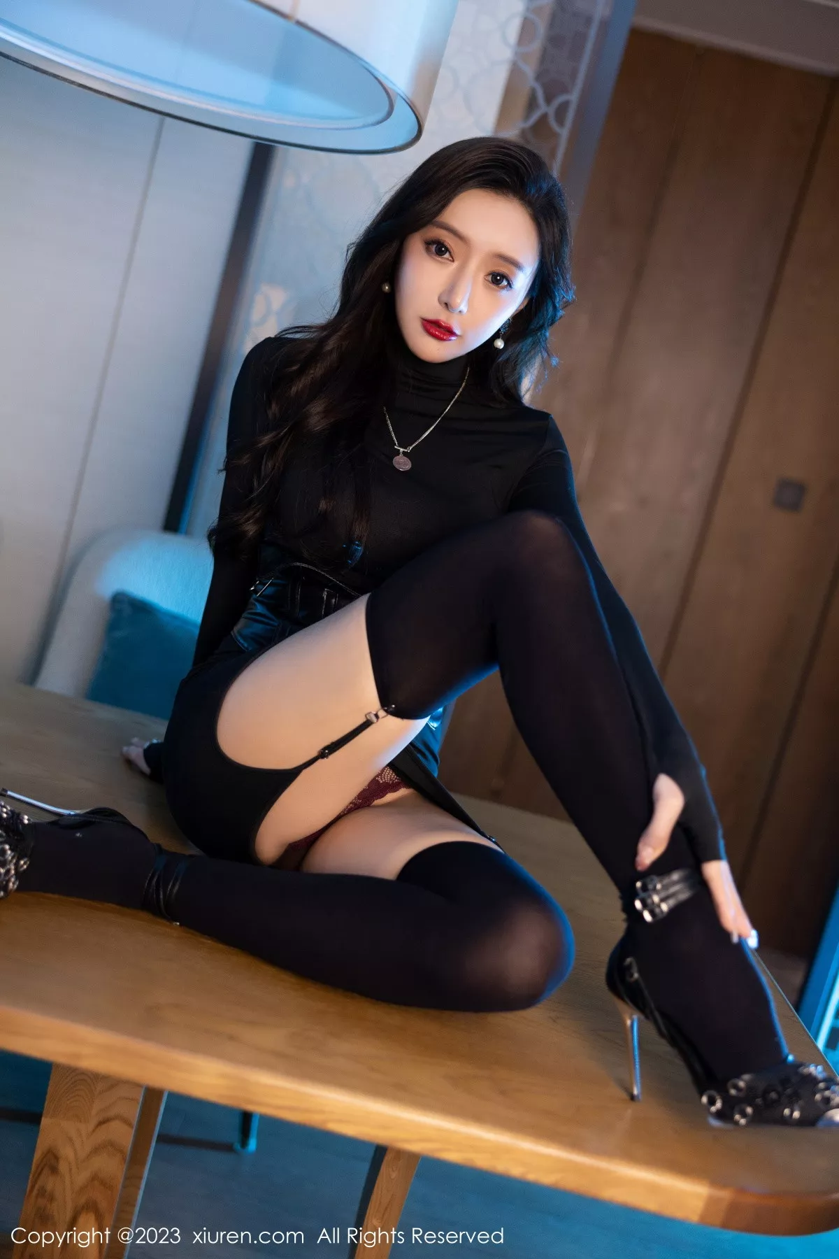 秀人集.com_[XiuRen秀人网]No.6099_女神王馨瑶yanni黑色紧身服饰露暗红色蕾丝内衣完美诱惑写真77P