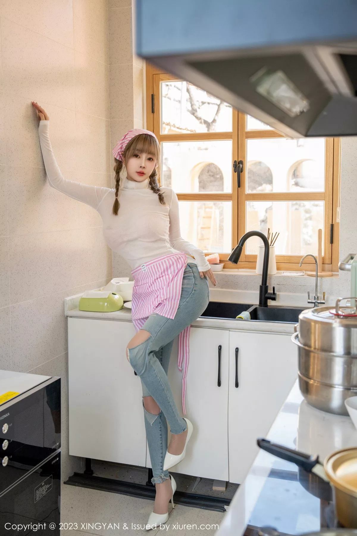 秀人集.com_[XINGYAN星颜社]VOL.165_女神王雨纯私房半脱露性感粉色内衣配开档肉丝秀翘臀诱惑写真78P