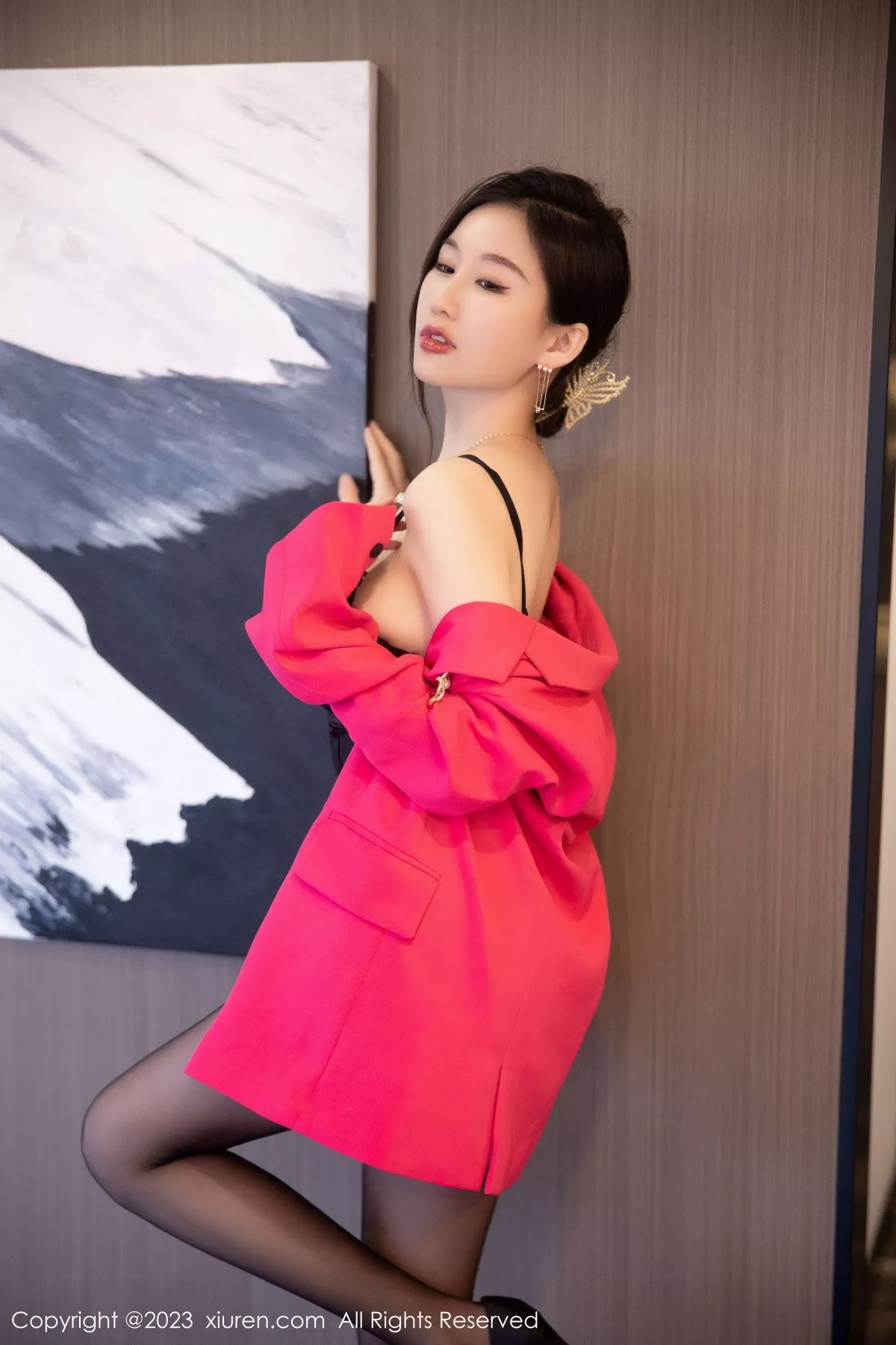 秀人集.com_[XiuRen秀人网]No.6103_模特月音瞳性感黑色情趣吊带服配超薄黑丝秀雪峰美腿诱惑写真93P