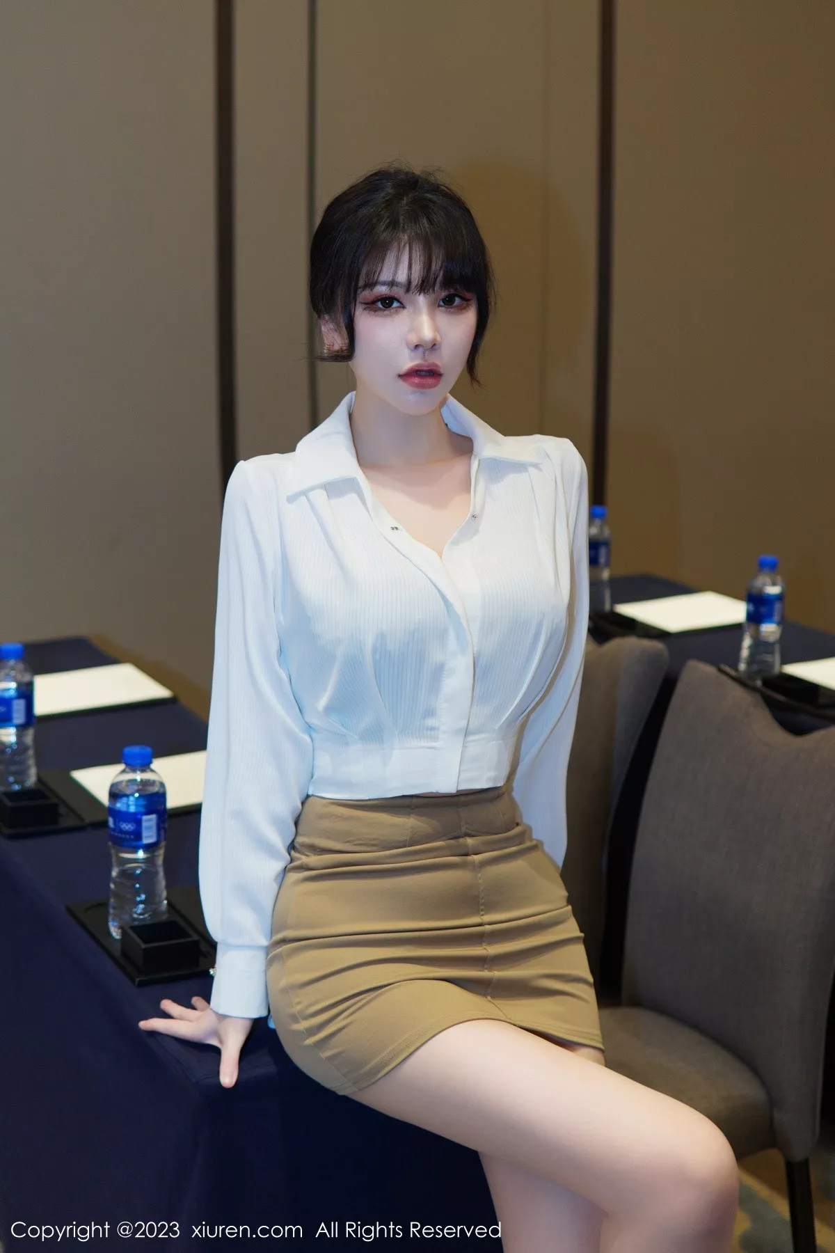 秀人集.com_[XiuRen秀人网]No.6111_模特桃桃子_性感白T配黄色短裙露蕾丝内衣配开档肉丝诱惑写真86P