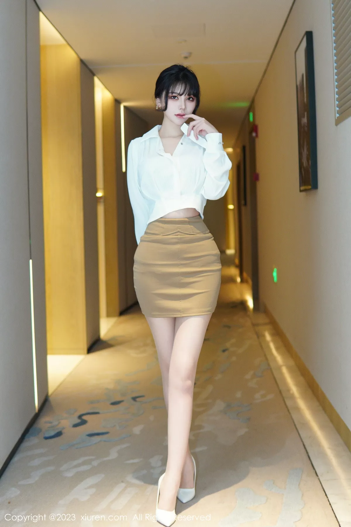 秀人集.com_[XiuRen秀人网]No.6111_模特桃桃子_性感白T配黄色短裙露蕾丝内衣配开档肉丝诱惑写真86P