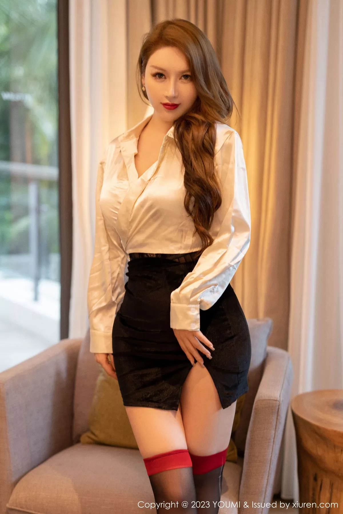 秀人集.com_[YouMi尤蜜荟]Vol.889_女神尤妮丝Egg白上衣配黑短裙露蕾丝内衣秀魔鬼身材诱惑写真42P