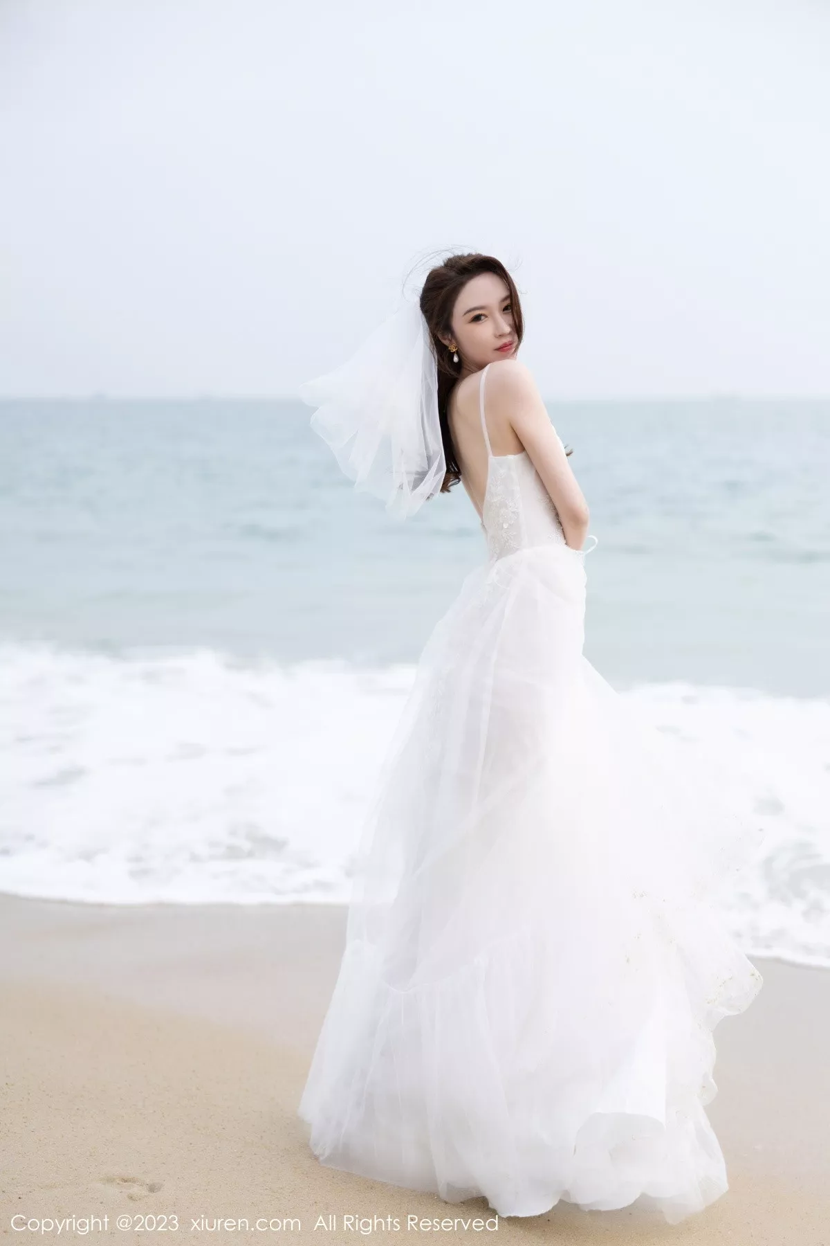 秀人集.com_[XiuRen秀人网]No.6120_模特梦心玥性感白色婚纱服饰配白丝袜秀高挑身姿迷人诱惑写真87P