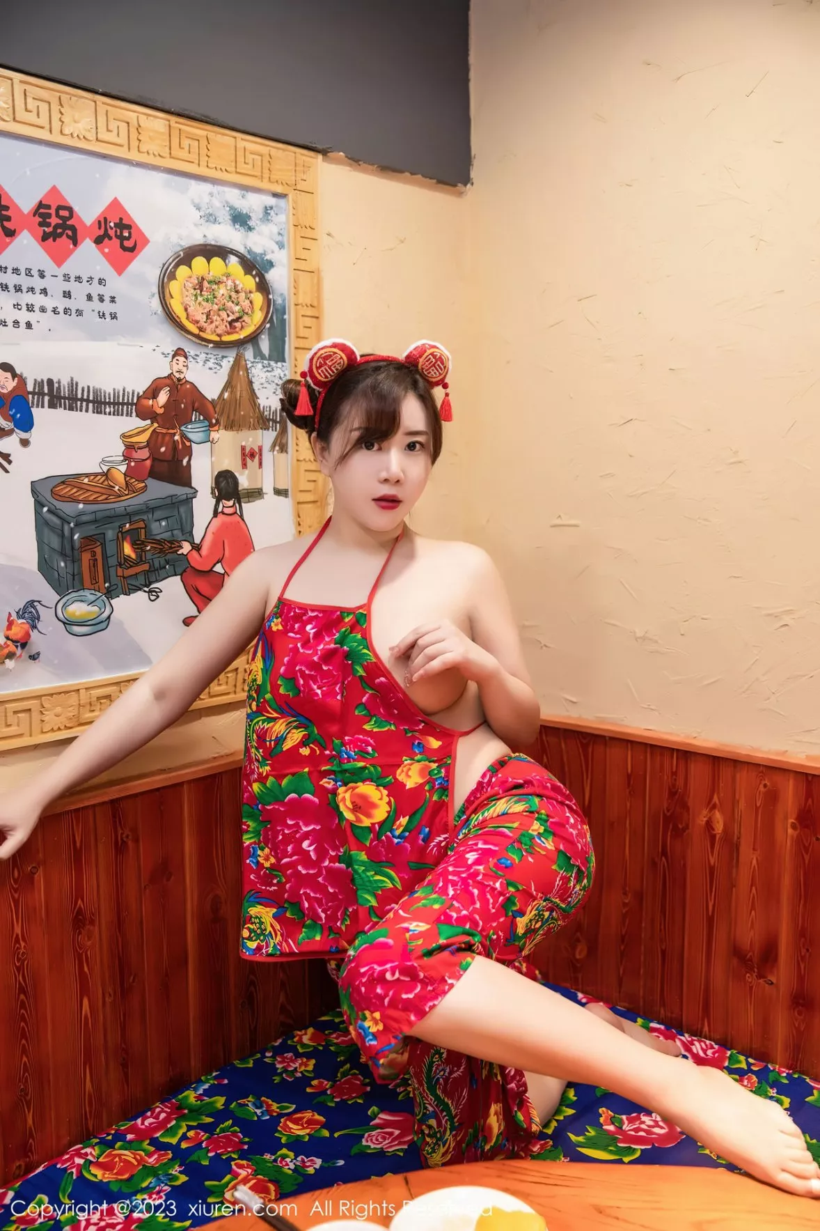 秀人集.com_[XiuRen秀人网]No.6121_模特王婉悠Queen餐桌场景东北大花布布兜秀惹火身材诱惑写真51P