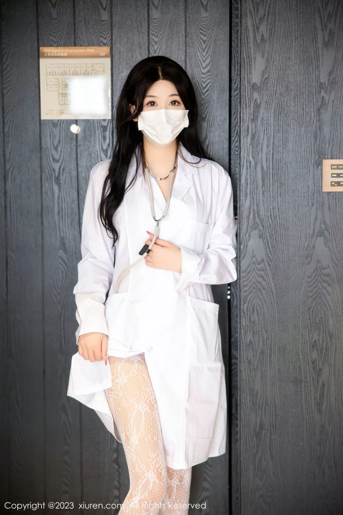 秀人集.com_[XiuRen秀人网]No.6130_模特江真真护士服露红色蕾丝内衣配蕾丝袜秀曼妙身姿诱惑写真105P