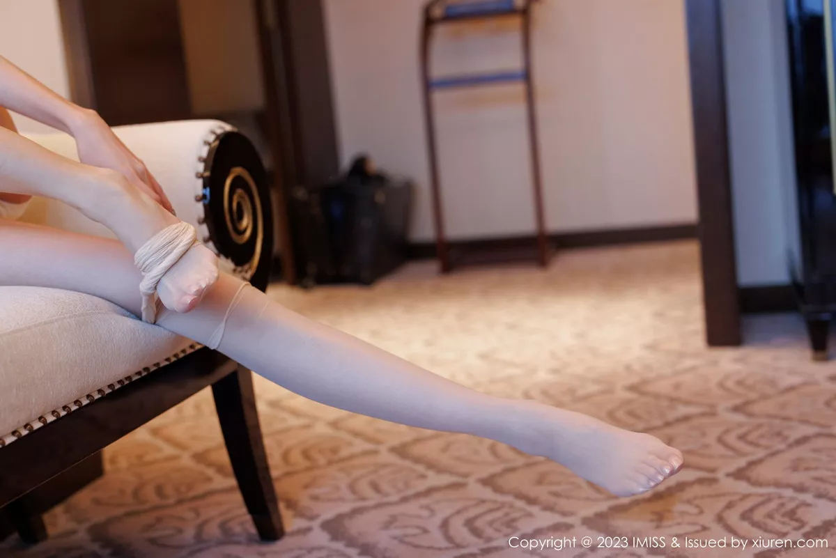 秀人集.com_[IMISS爱蜜社]Vol.711_模特泥鳅鳅酒店场景粉色吊带裙露蕾丝内衣配超薄肉丝诱惑写真66P