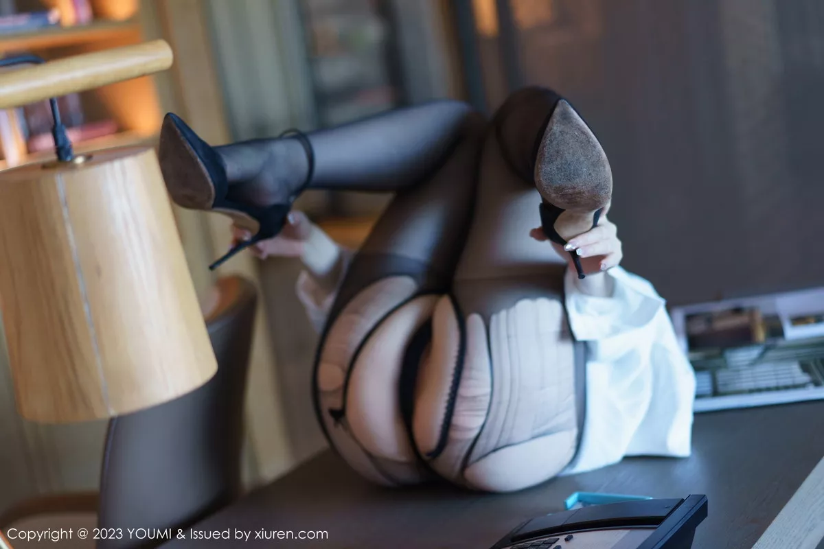 秀人集.com_[YouMi尤蜜荟]Vol.890_女神Carol周妍希白色上衣配黑短裙露性感内衣破烂黑丝诱惑写真97P