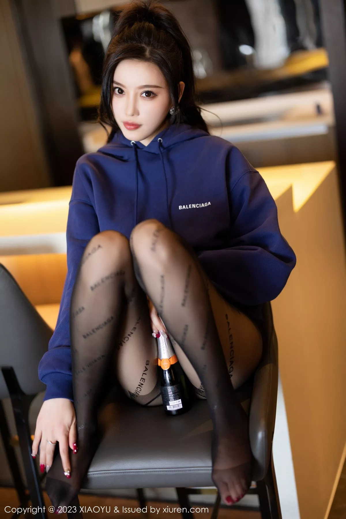 秀人集.com_[XiaoYu画语界]Vol.946_女神杨晨晨Yome脱外套露蕾丝内衣超薄黑丝秀完美身材诱惑写真82P