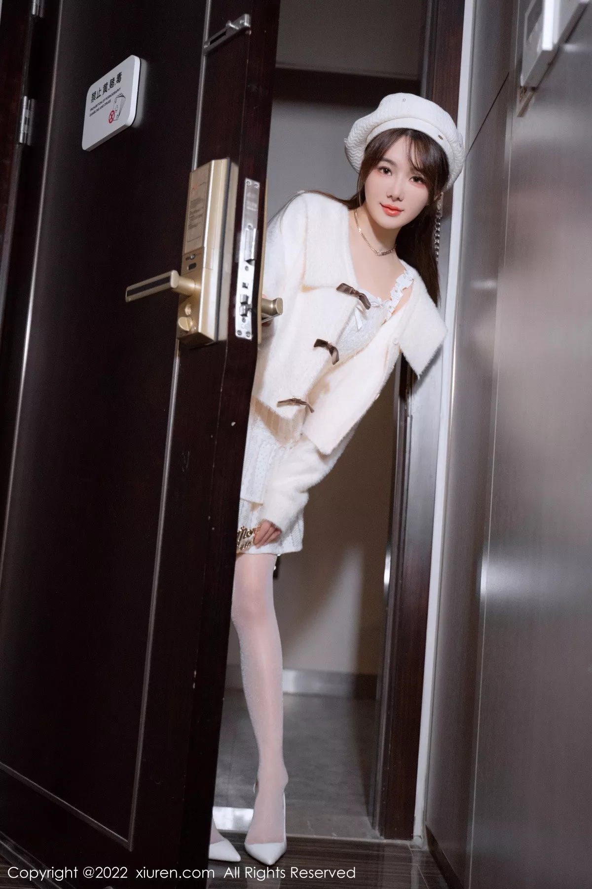 秀人集.com_[XiuRen秀人网]No.6025_模特婠婠么性感白色毛线上衣配白短裙秀曼妙身姿完美诱惑写真68P