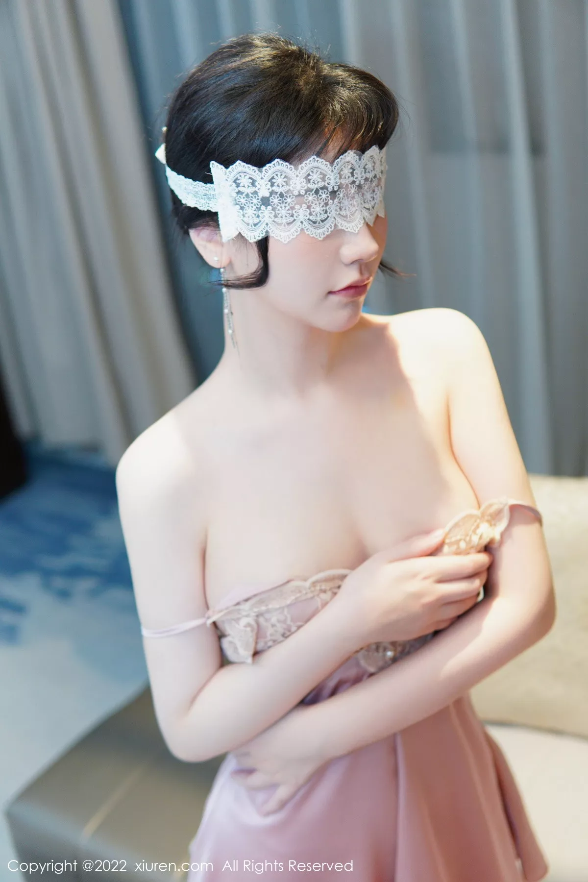 秀人集.com_[XiuRen秀人网]No.6022_新人模特桃桃子性感粉色睡裙配白丝袜秀曼妙身姿迷人诱惑写真72P