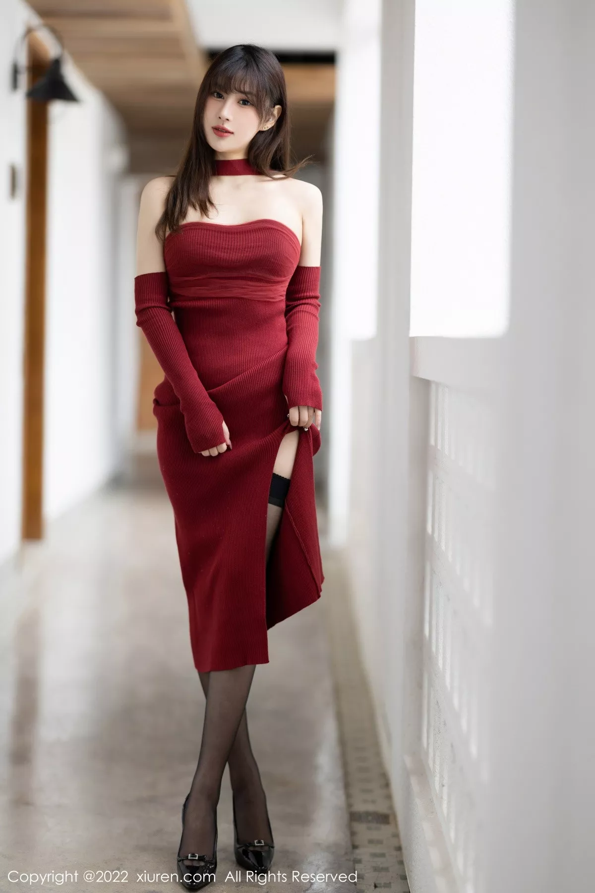 秀人集.com_[XiuRen秀人网]No.6027_模特张欣欣私房性感红色露肩长裙+淡粉色吊带睡裙撩人诱惑写真82P