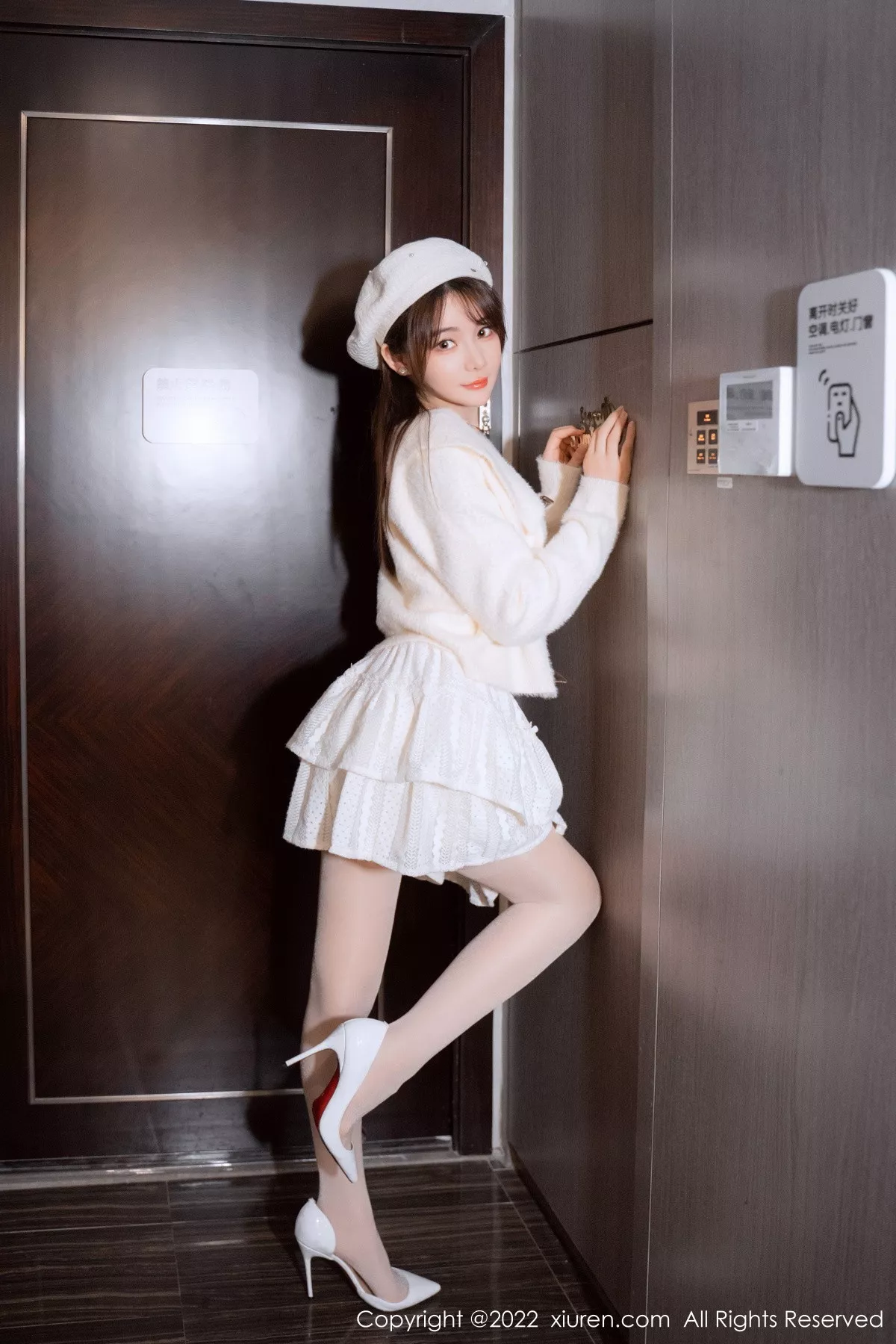 秀人集.com_[XiuRen秀人网]No.6025_模特婠婠么性感白色毛线上衣配白短裙秀曼妙身姿完美诱惑写真68P