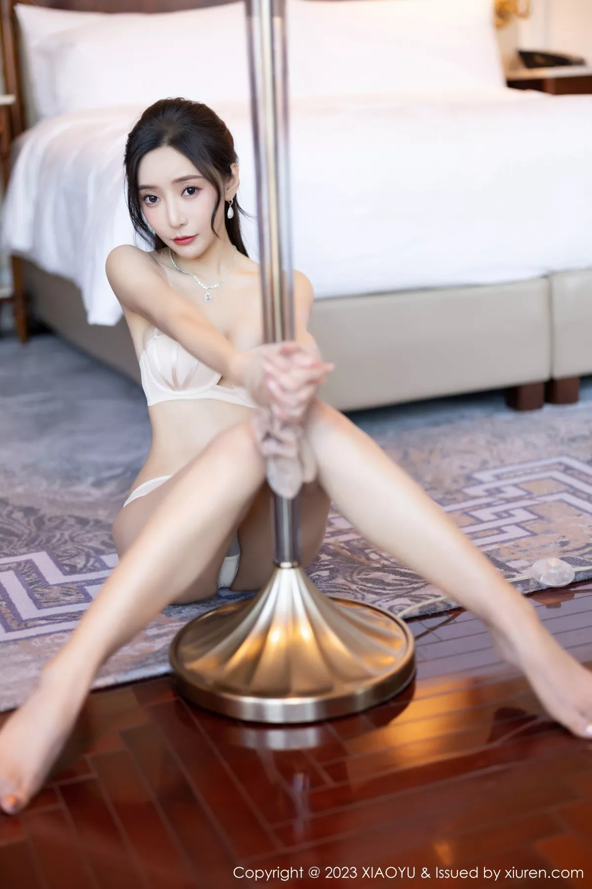 秀人集.com_[XiaoYu画语界]Vol.947_女神王馨瑶yanni淡紫色收身连衣长裙露浅暖色内衣迷人诱惑写真81P