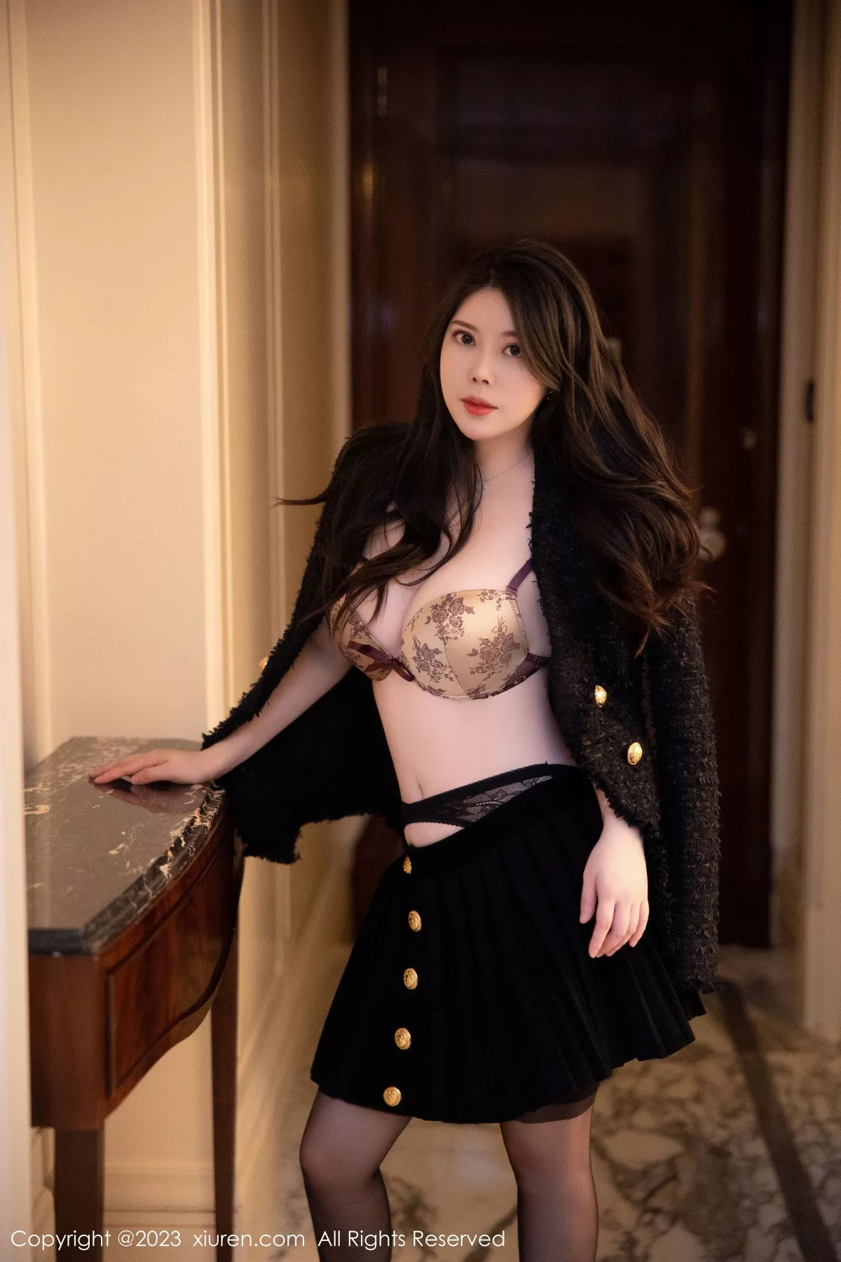 秀人集.com_[XiuRen秀人网]No.6147_模特白茹雪私房半脱露金色带图案内衣配黑丝吊袜极致魅惑写真79P