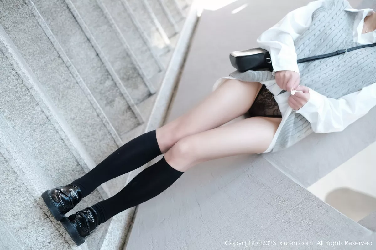 秀人集.com_[XiuRen秀人网]No.6145_模特佘贝拉bella南京旅拍性感白T配灰色短裙秀完美身材迷人写真59P