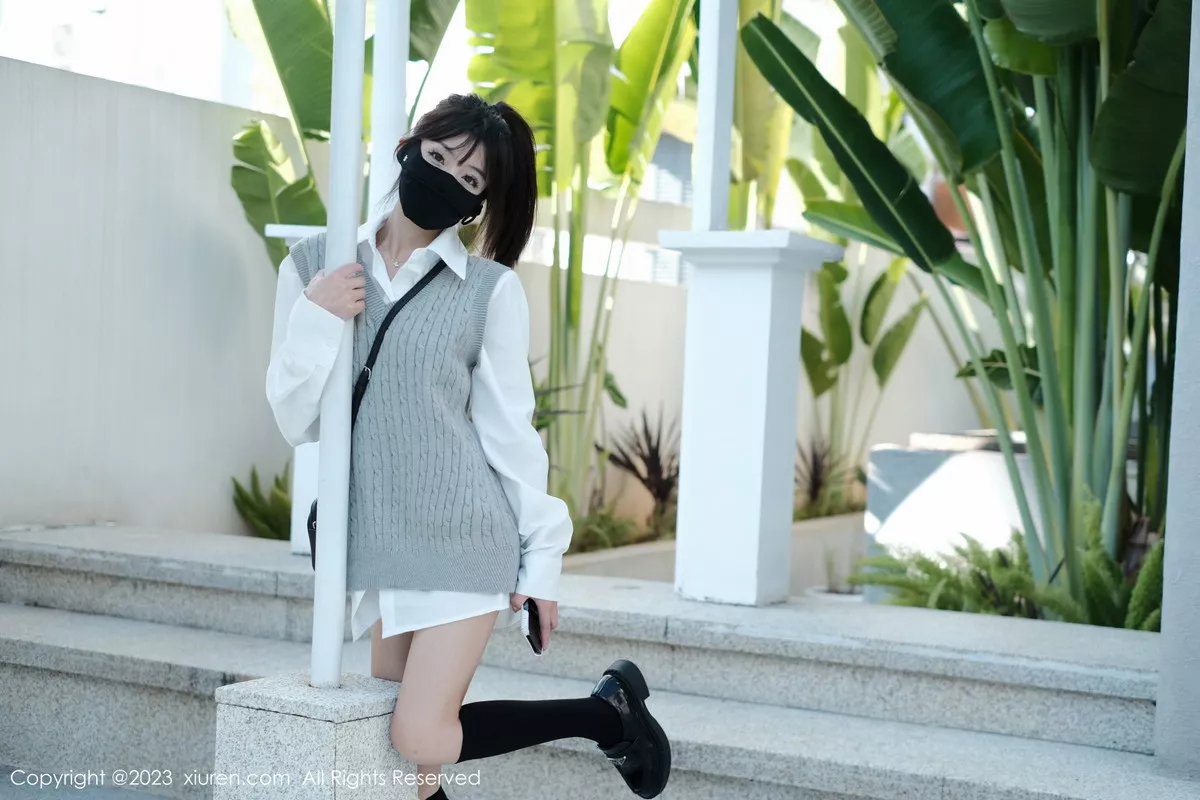 秀人集.com_[XiuRen秀人网]No.6145_模特佘贝拉bella南京旅拍性感白T配灰色短裙秀完美身材迷人写真59P