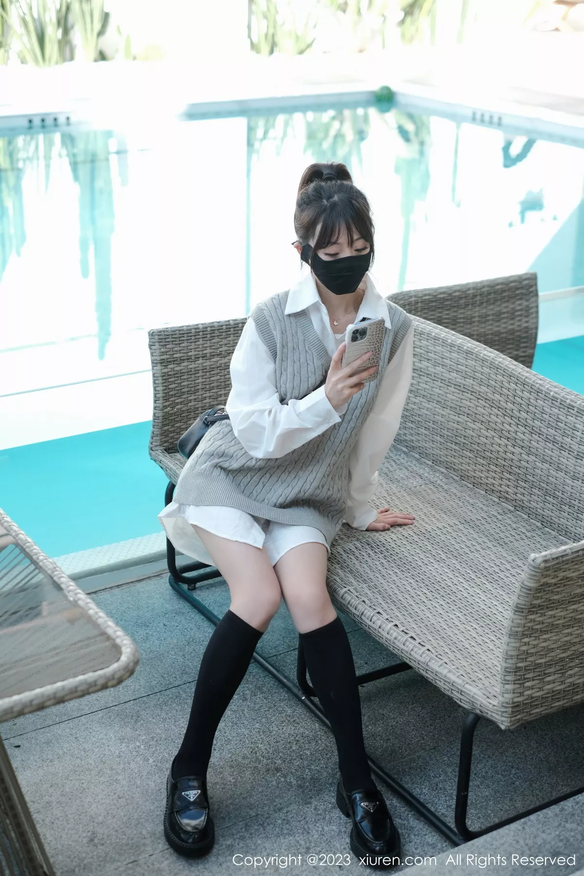 秀人集.com_[XiuRen秀人网]No.6145_模特佘贝拉bella南京旅拍性感白T配灰色短裙秀完美身材迷人写真59P