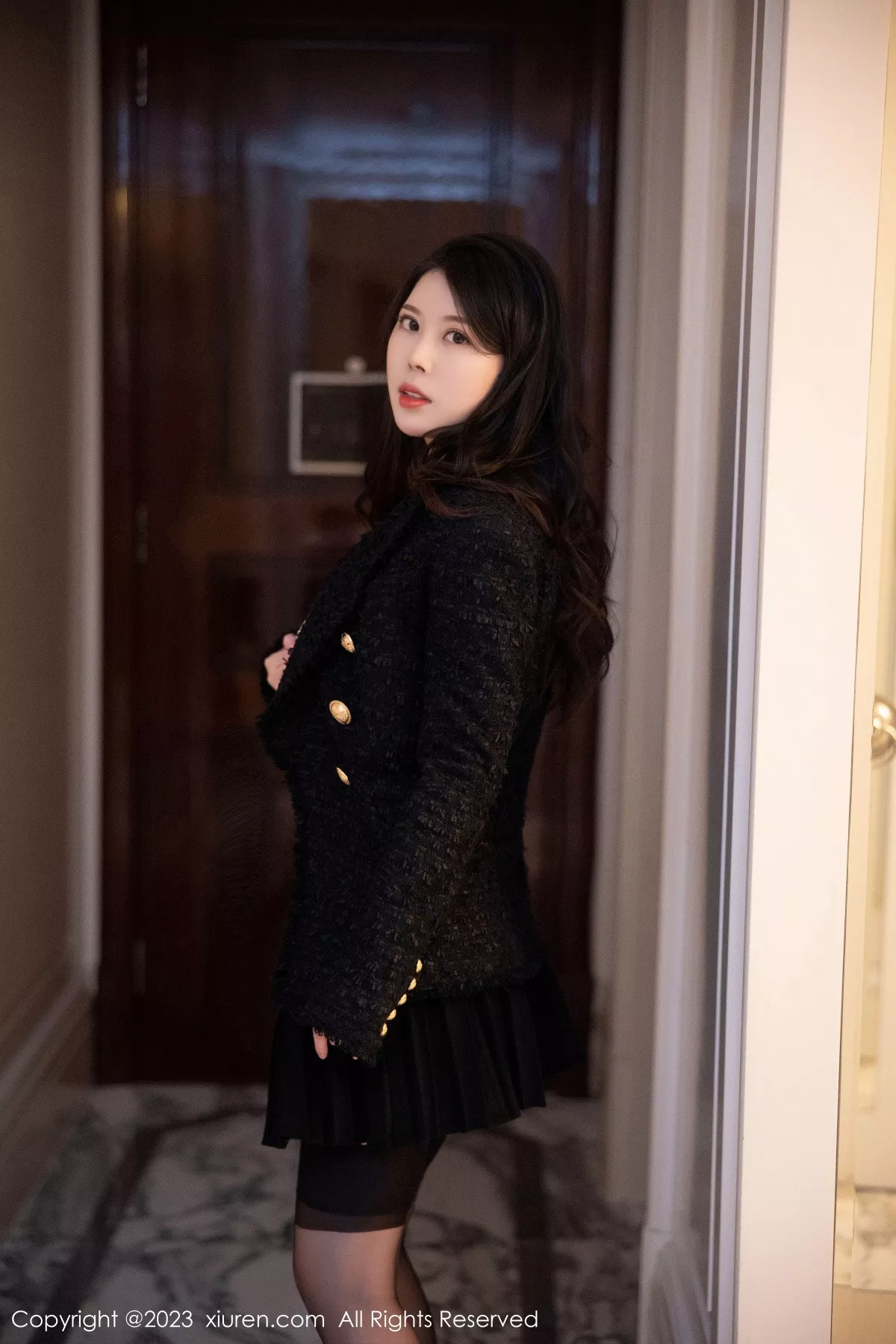 秀人集.com_[XiuRen秀人网]No.6147_模特白茹雪私房半脱露金色带图案内衣配黑丝吊袜极致魅惑写真79P