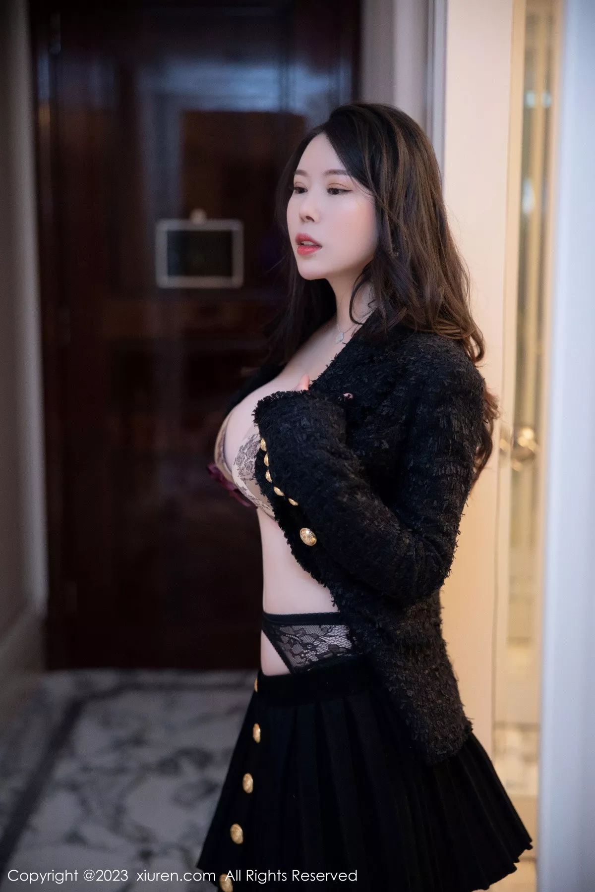 秀人集.com_[XiuRen秀人网]No.6147_模特白茹雪私房半脱露金色带图案内衣配黑丝吊袜极致魅惑写真79P