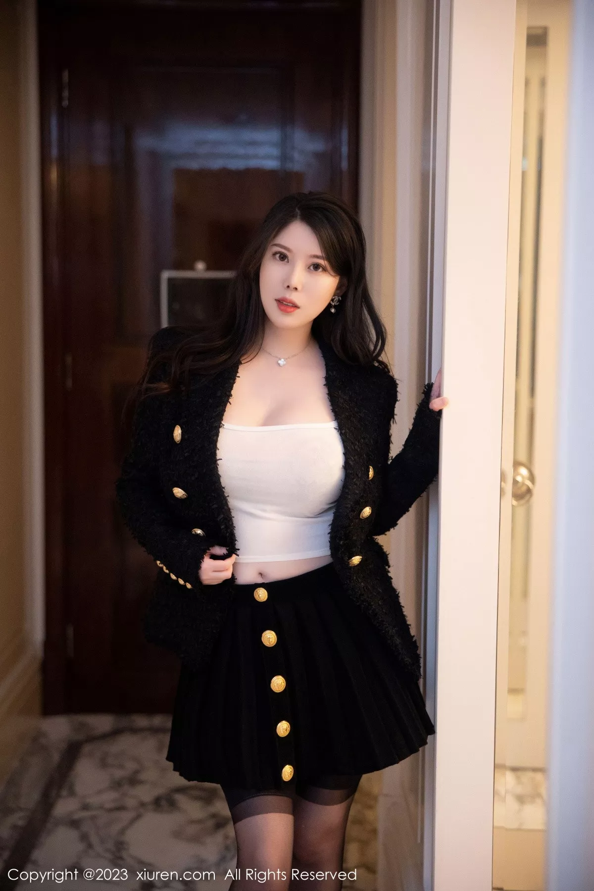 秀人集.com_[XiuRen秀人网]No.6147_模特白茹雪私房半脱露金色带图案内衣配黑丝吊袜极致魅惑写真79P