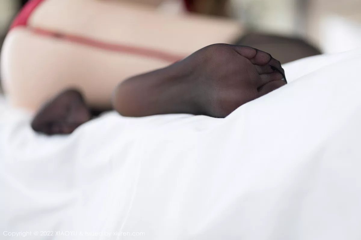 秀人集.com_[XiaoYu画语界]Vol.931_模特奶瓶性感红色皮质连衣短裙配黑丝吊袜秀曼妙身姿迷人写真84P