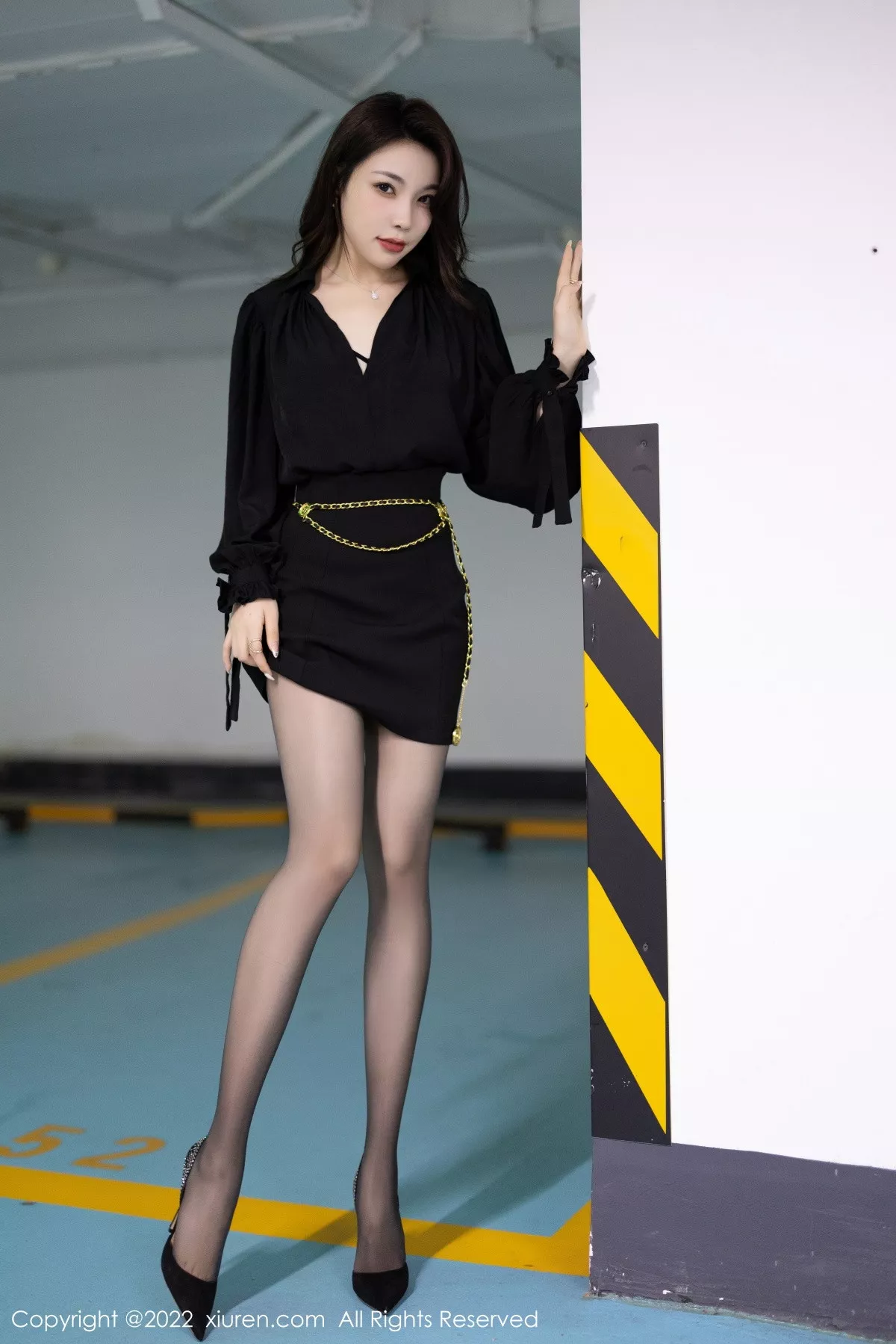 秀人集.com_[XiuRen秀人网]No.6033_女神徐莉芝Booty私房半脱露黑色情趣内衣配无内黑丝诱惑写真83P