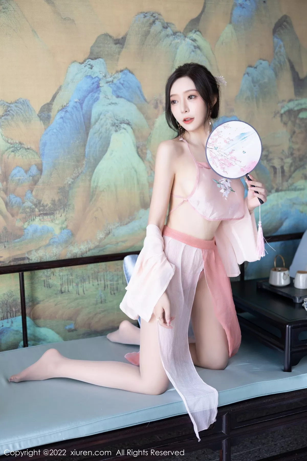 秀人集.com_[XiuRen秀人网]No.6040_女神王馨瑶yanni私房粉色肚兜配超薄肉丝秀惹火身材诱惑写真81P