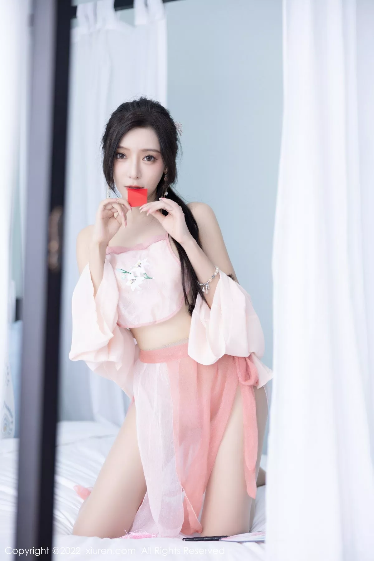 秀人集.com_[XiuRen秀人网]No.6040_女神王馨瑶yanni私房粉色肚兜配超薄肉丝秀惹火身材诱惑写真81P