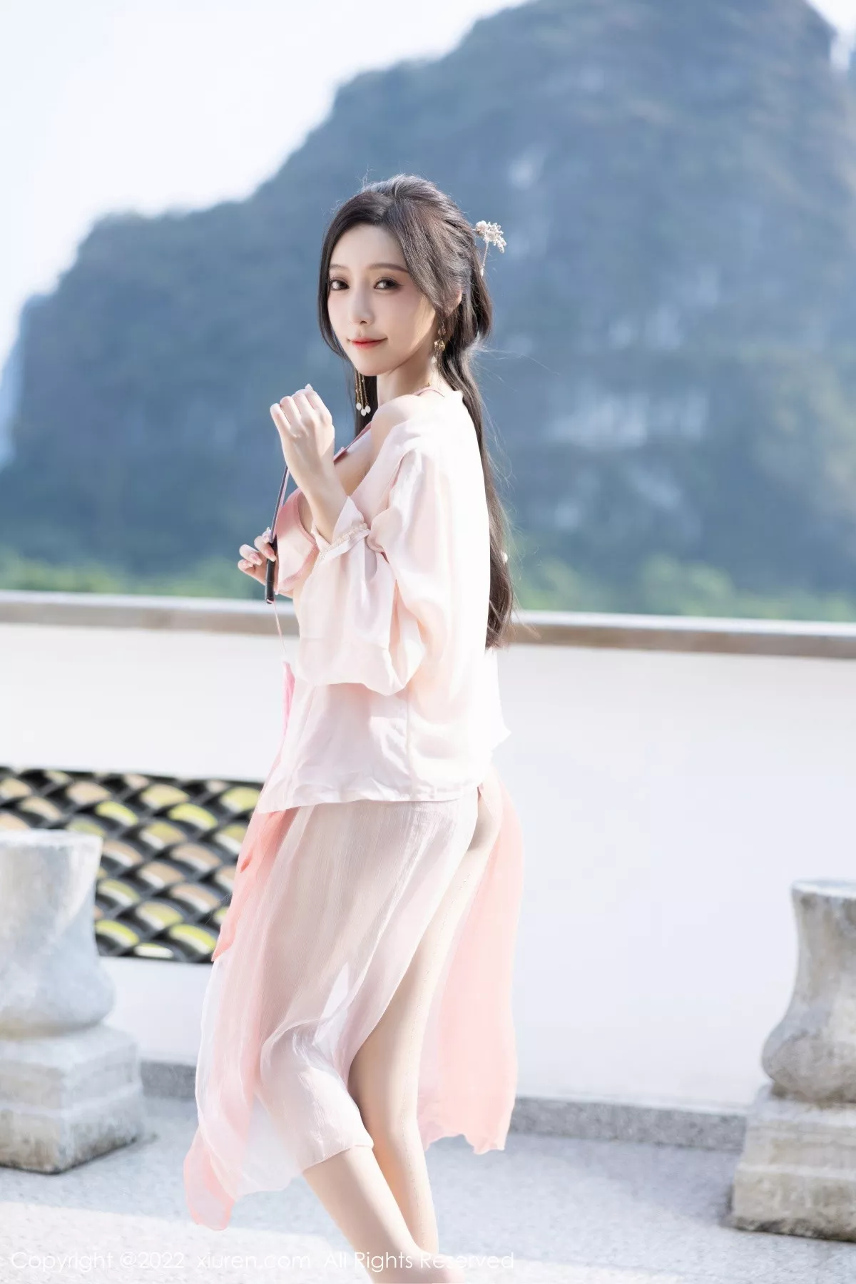 秀人集.com_[XiuRen秀人网]No.6040_女神王馨瑶yanni私房粉色肚兜配超薄肉丝秀惹火身材诱惑写真81P