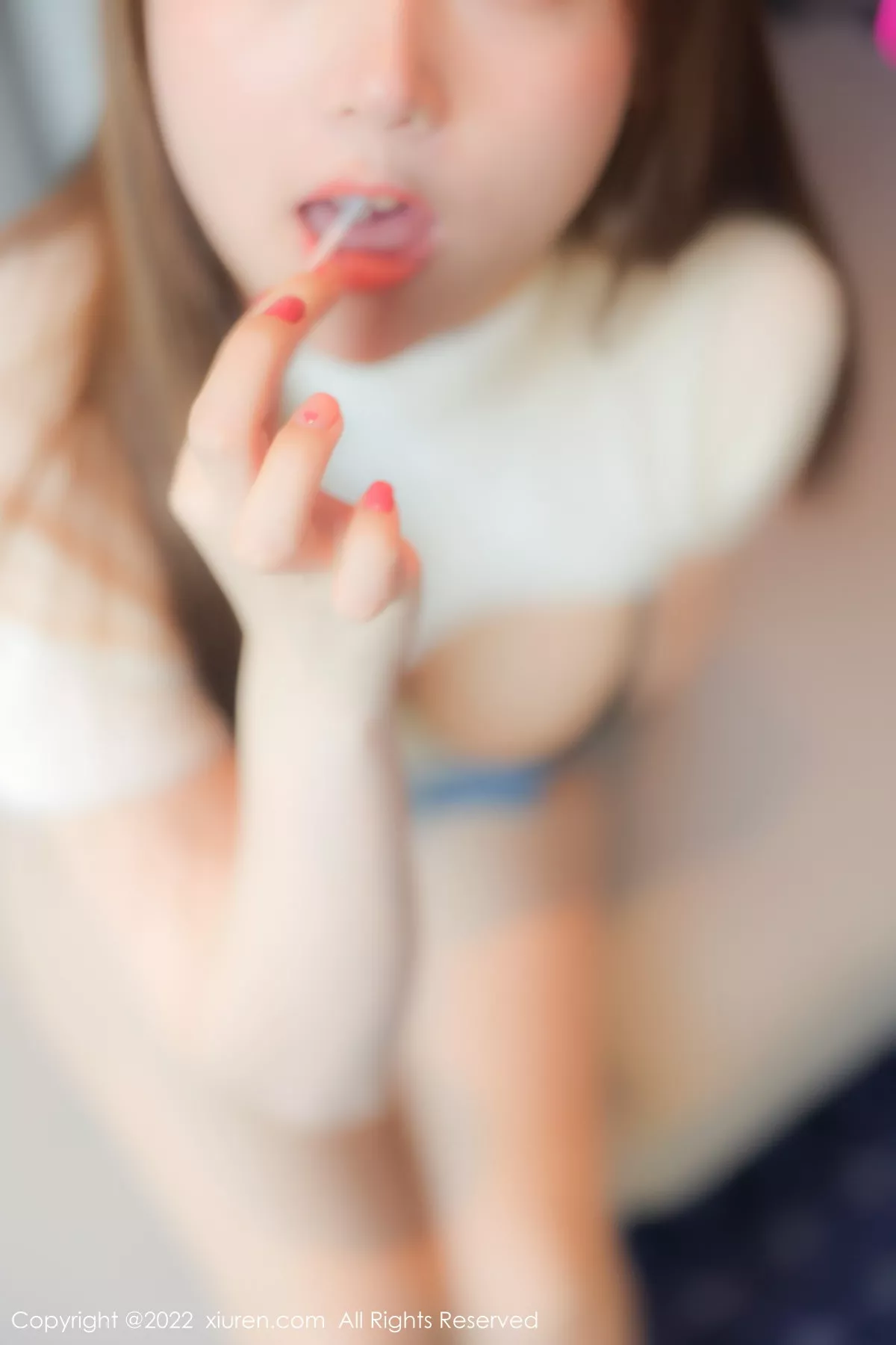 秀人集.com_[XiuRen秀人网]No.6035_模特豆瓣酱白色轻透收身衣配牛仔短裤露黑色蕾丝内衣诱惑写真86P