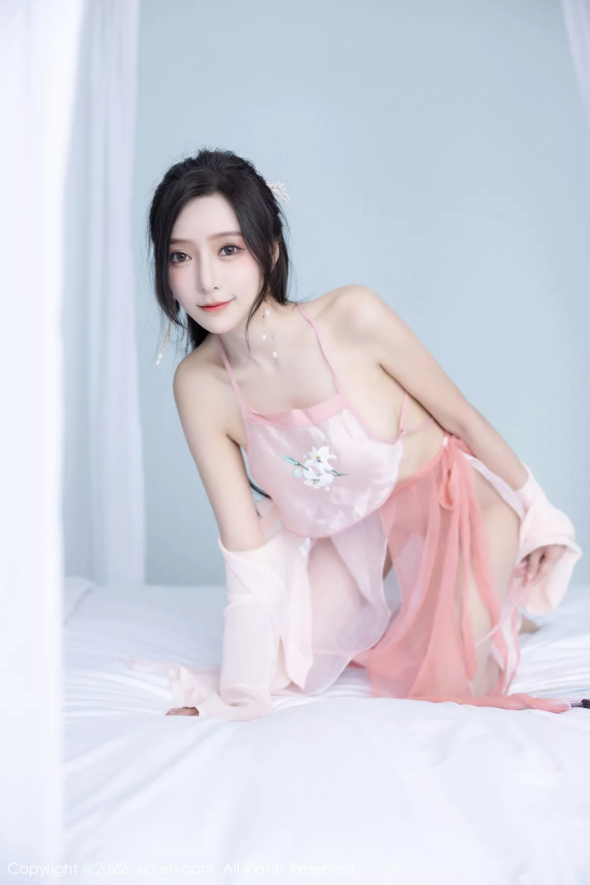 秀人集.com_[XiuRen秀人网]No.6040_女神王馨瑶yanni私房粉色肚兜配超薄肉丝秀惹火身材诱惑写真81P