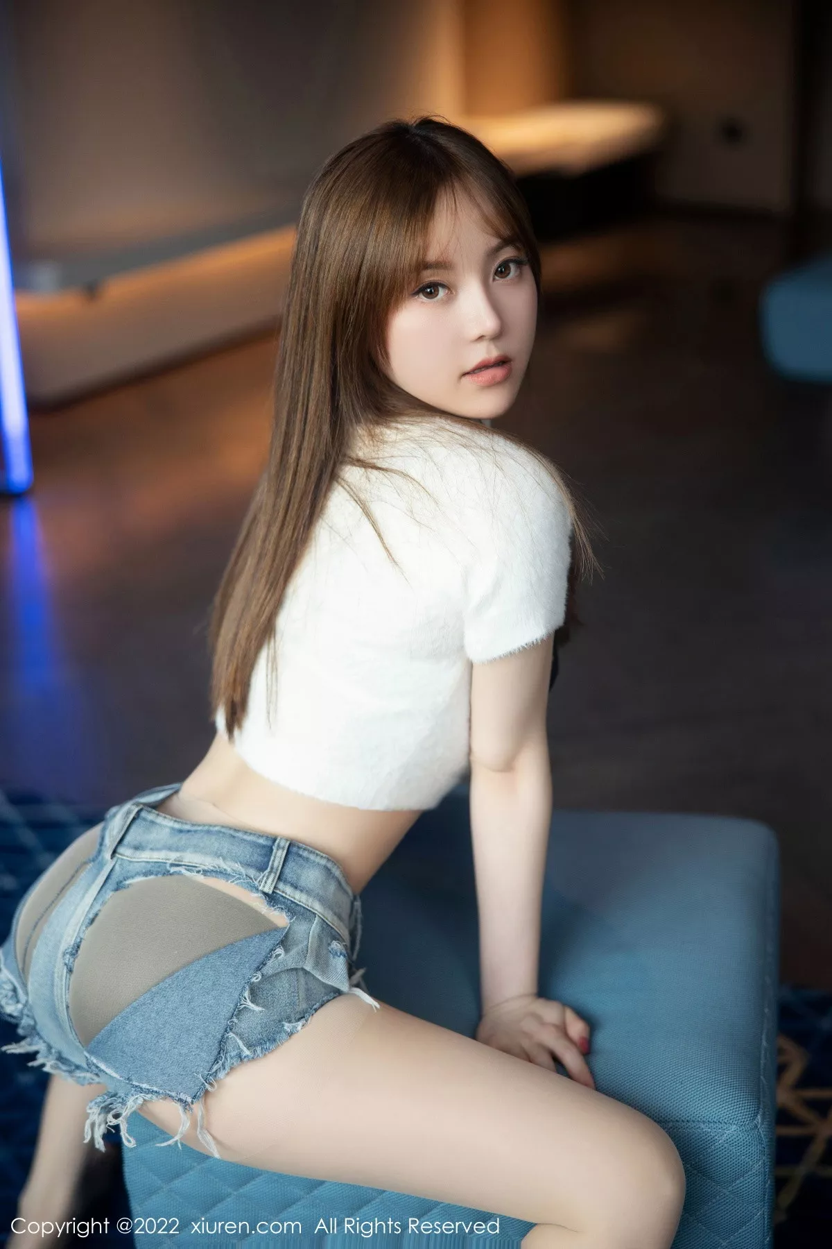 秀人集.com_[XiuRen秀人网]No.6035_模特豆瓣酱白色轻透收身衣配牛仔短裤露黑色蕾丝内衣诱惑写真86P