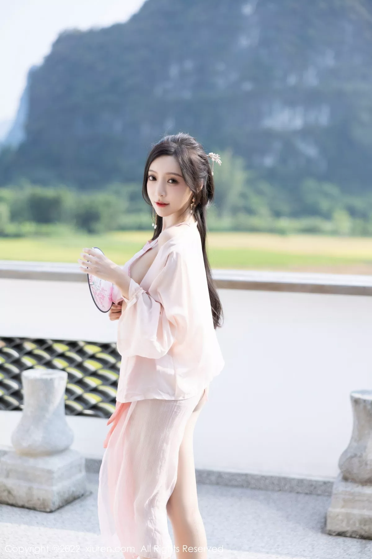 秀人集.com_[XiuRen秀人网]No.6040_女神王馨瑶yanni私房粉色肚兜配超薄肉丝秀惹火身材诱惑写真81P