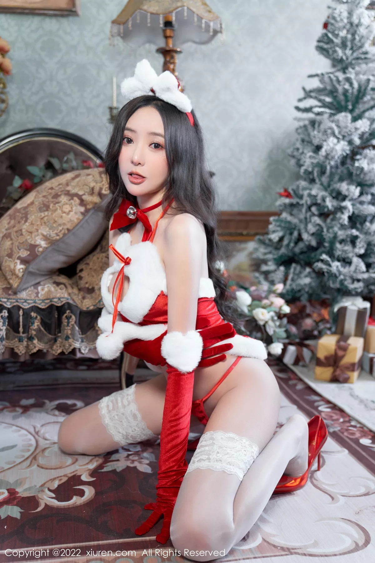 秀人集.com_[XiuRen秀人网]No.6045_女神王馨瑶yanni性感红色圣诞装服配白丝袜秀完美身材诱惑写真76P