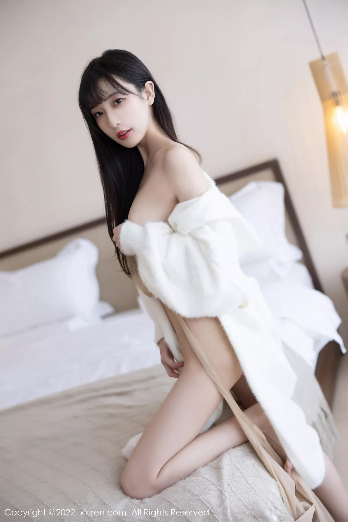 秀人集.com_[XiuRen秀人网]No.6052_模特林星阑脱白色长外套露淡红色吊带长裙配原色丝袜迷人写真82P