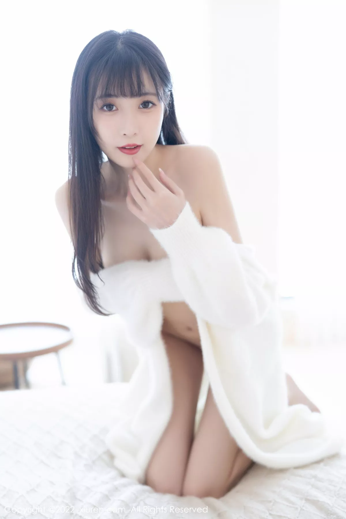 秀人集.com_[XiuRen秀人网]No.6052_模特林星阑脱白色长外套露淡红色吊带长裙配原色丝袜迷人写真82P