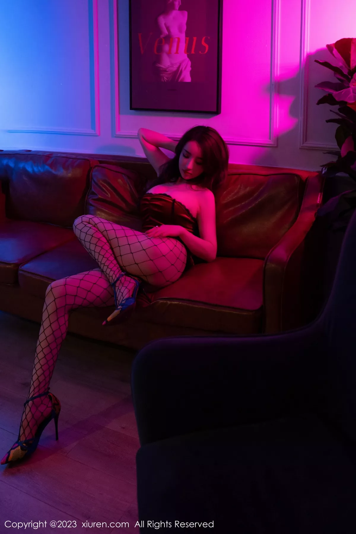 秀人集.com_[XiuRen秀人网]No.6192_新人雨儿1494性感红色吊带短裙配网格丝袜秀苗条身姿迷人写真60P