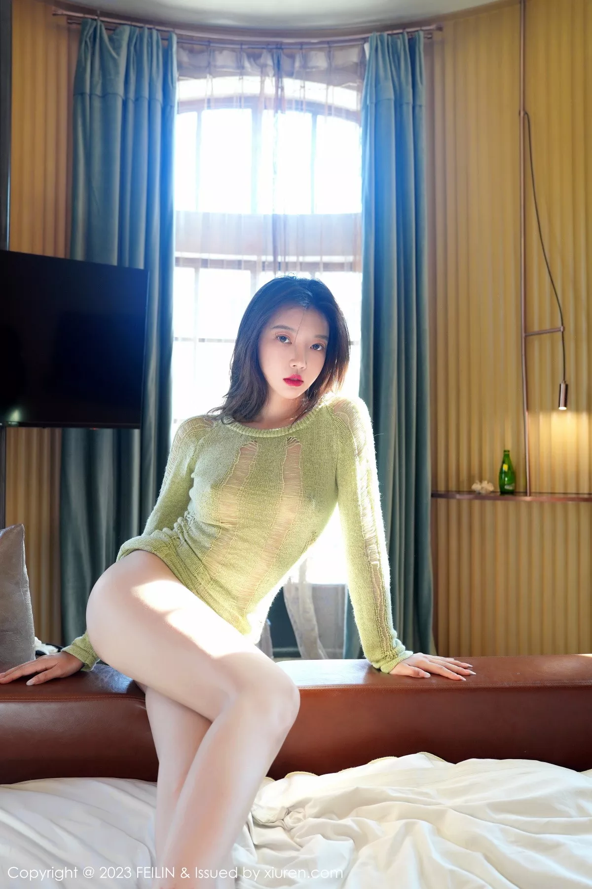 秀人集.com_[FeiLin嗲囡囡]VOL.462_女神冯木木LRIS酒店场景浅绿薄透上衣半脱秀惹火身材迷人写真79P