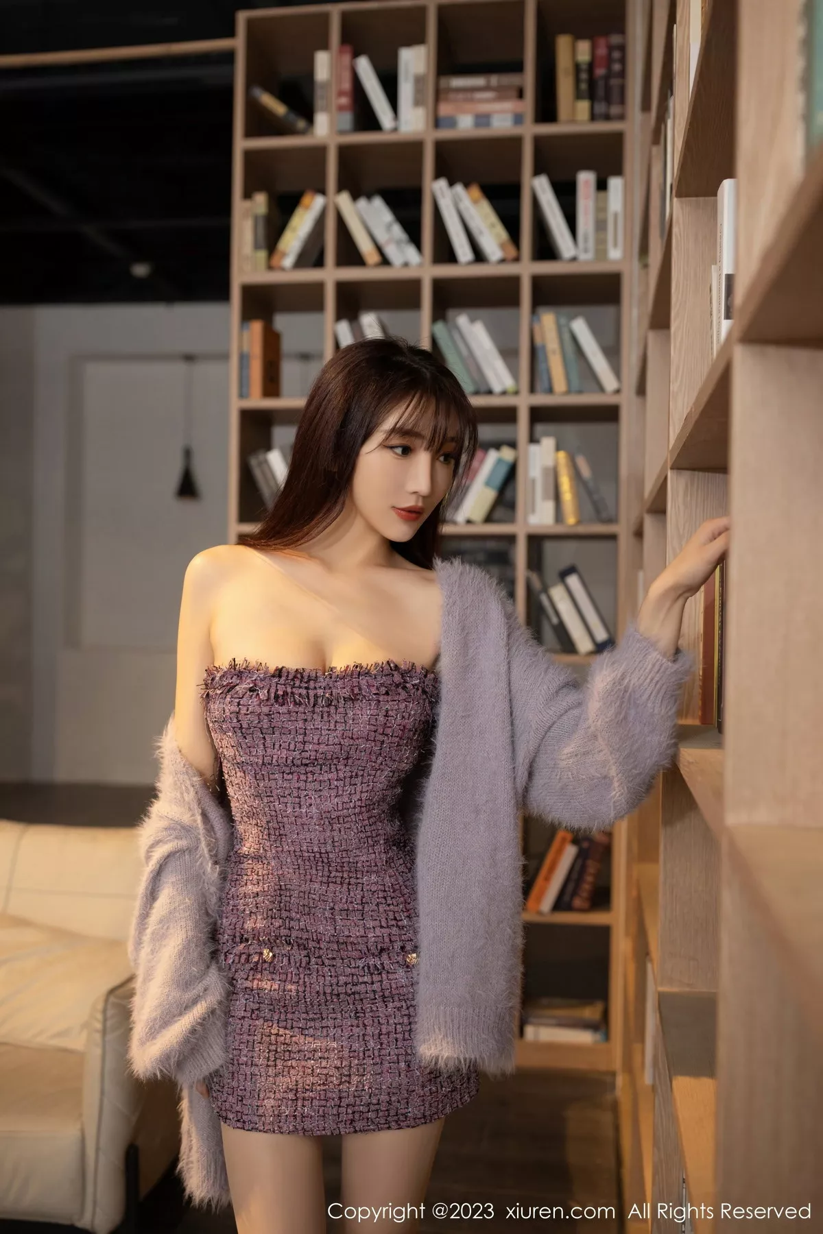秀人集.com_[XiuRen秀人网]No.6209_模特陆萱萱图书馆场景紫色露肩连衣短裙配超薄肉丝完美诱惑写真81P