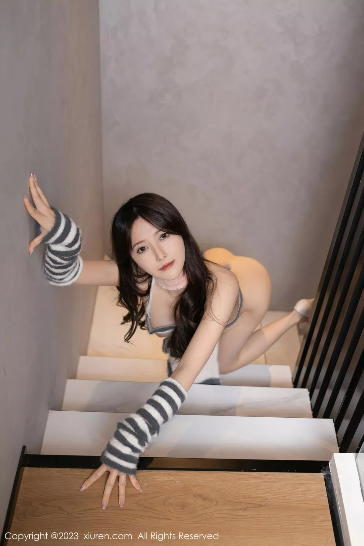 秀人集.com_[XiuRen秀人网]No.6216_模特鱼子酱Fish白上衣配性感牛仔短裤半脱秀完美身材诱惑写真78P