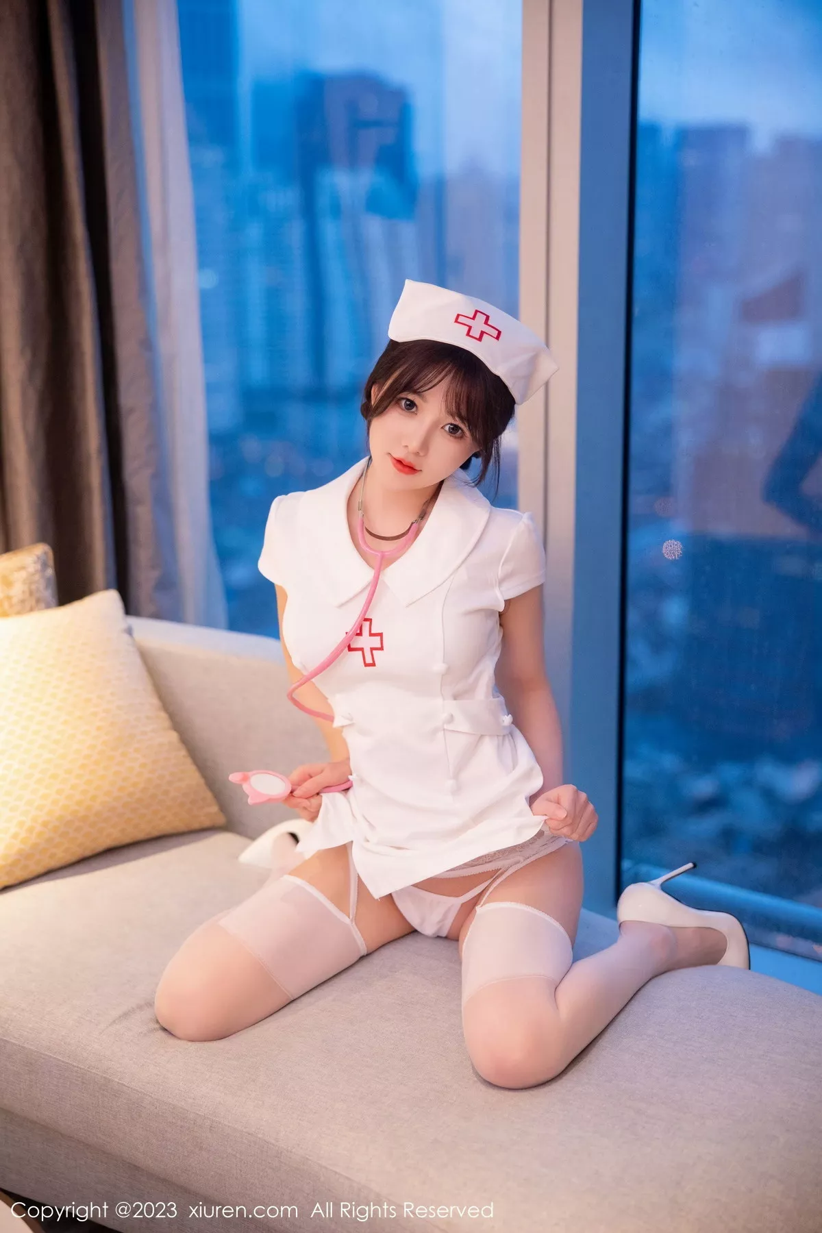 秀人集.com_[XiuRen秀人网]No.6221_模特婠婠么性感白色情趣护士服配白丝吊袜秀曼妙身姿绝美写真81P