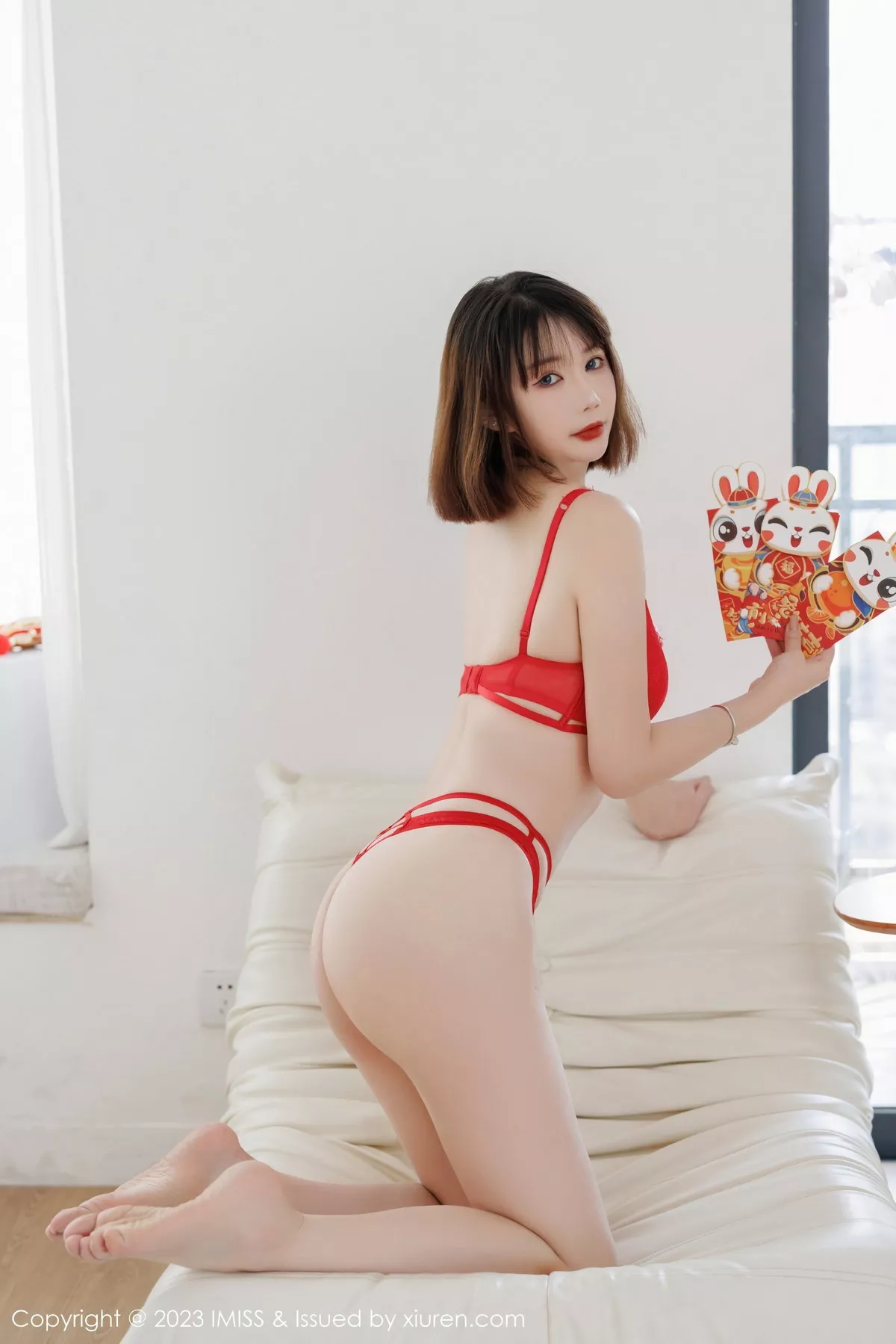 秀人集.com_[IMISS爱蜜社]Vol.716_模特Evon陈赞之性感红色旗袍露红色蕾丝内衣秀凹凸身材诱惑写真51P