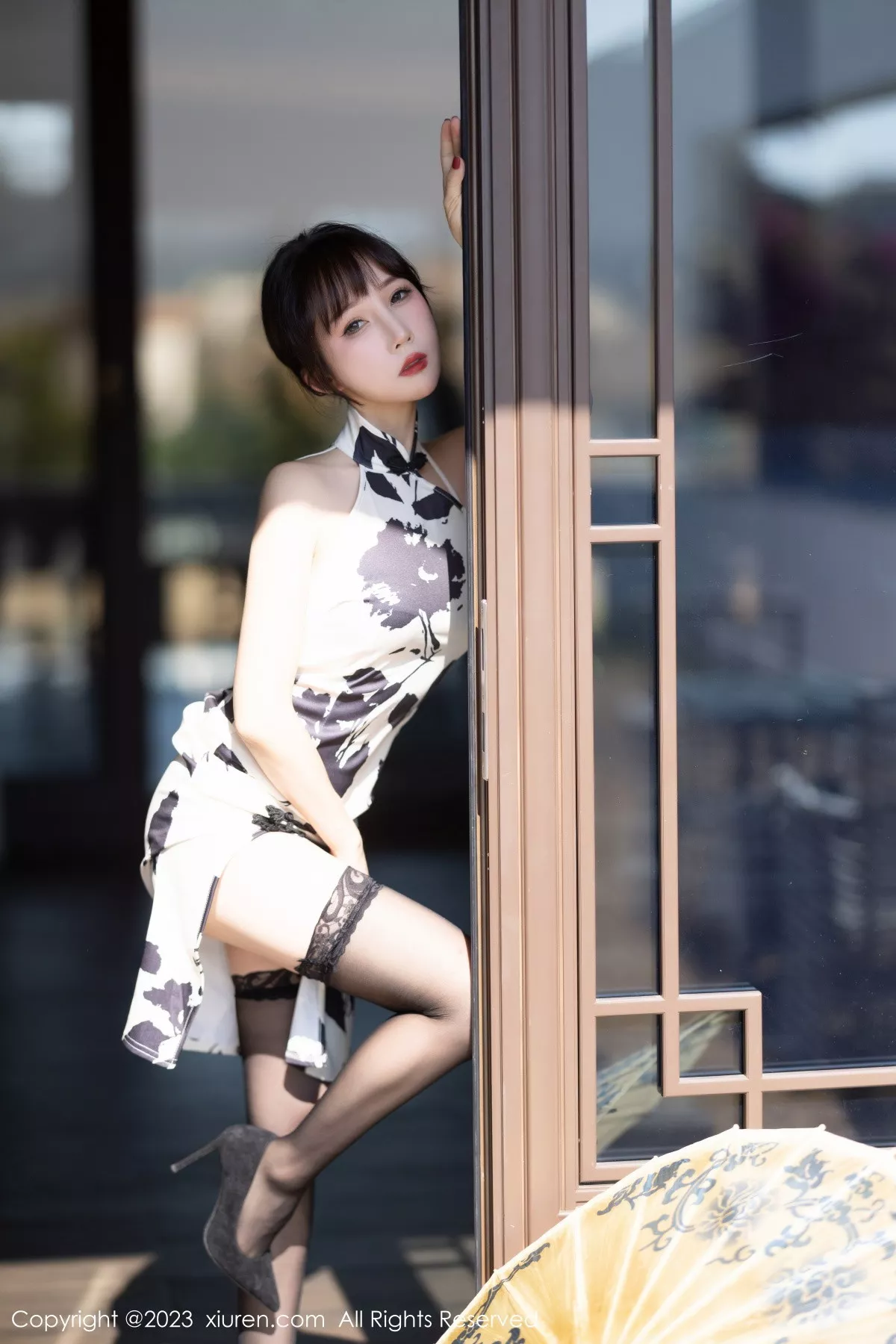 秀人集.com_[XiuRen秀人网]No.6241_模特波巧酱脱白色带图案旗袍露性感黑色蕾丝内衣迷人诱惑写真88P