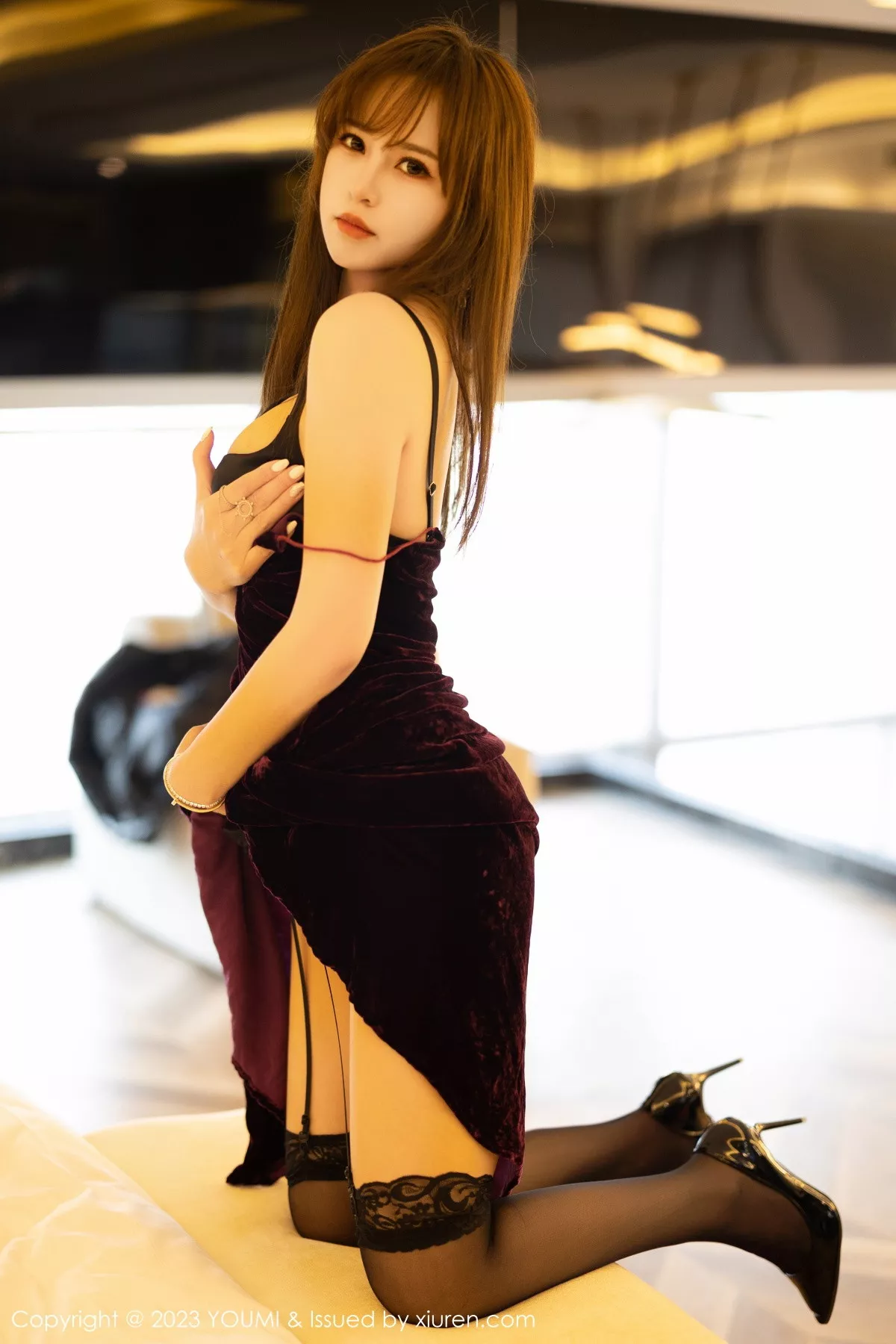 秀人集.com_[YouMi尤蜜荟]Vol.899_模特icy猪性感黑色吊裙配黑丝吊袜秀魔鬼凹凸身材迷人诱惑写真71P