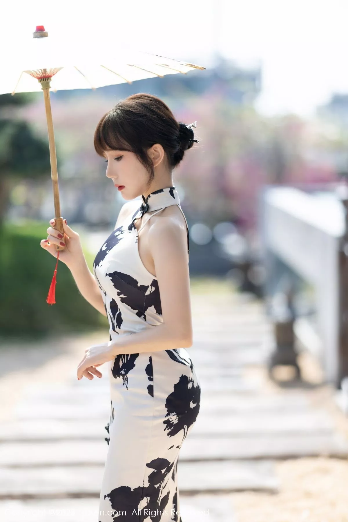 秀人集.com_[XiuRen秀人网]No.6241_模特波巧酱脱白色带图案旗袍露性感黑色蕾丝内衣迷人诱惑写真88P