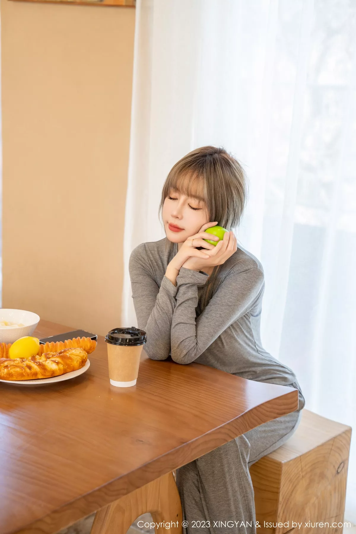 秀人集.com_[XINGYAN星颜社]VOL.171_女神王雨纯脱灰色休闲装露轻透连体衣配开档黑丝惹火诱惑写真78P