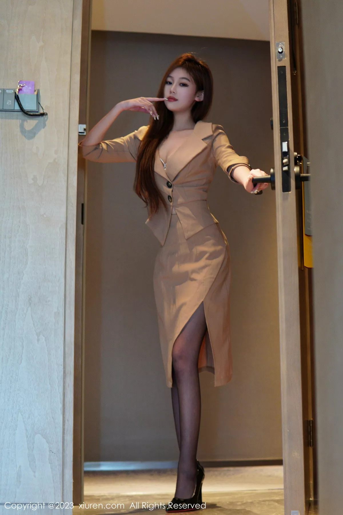 秀人集.com_[XiuRen秀人网]No.6260_模特早川京子私房半脱露性感白色蕾丝内衣配开档黑丝诱惑写真86P